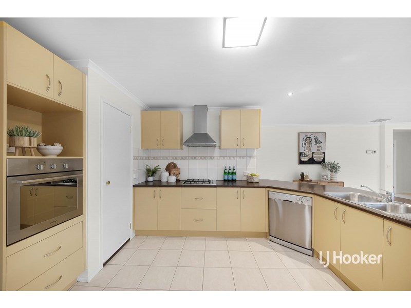 7 Springbrook Place, Sanctuary Lakes VIC 3030