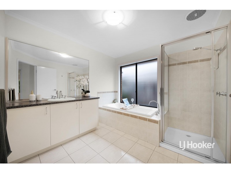 7 Springbrook Place, Sanctuary Lakes VIC 3030