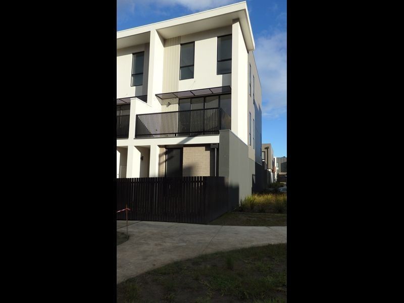 42 Central Park Walk, Cheltenham VIC 3192