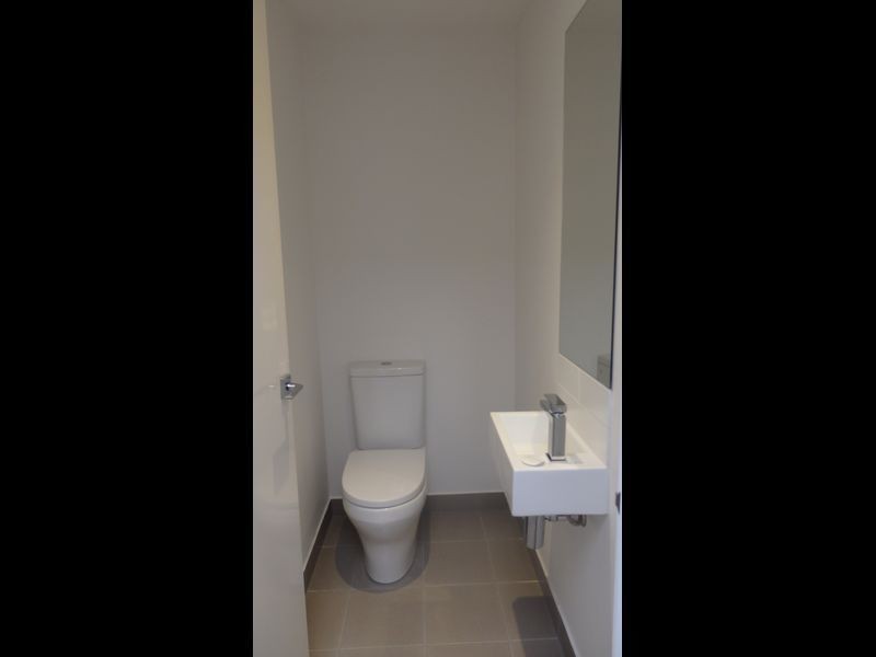 42 Central Park Walk, Cheltenham VIC 3192