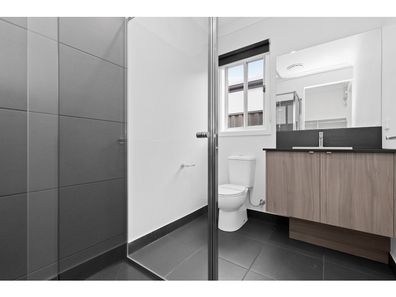 106 Pintail Drive, Melton South VIC 3338