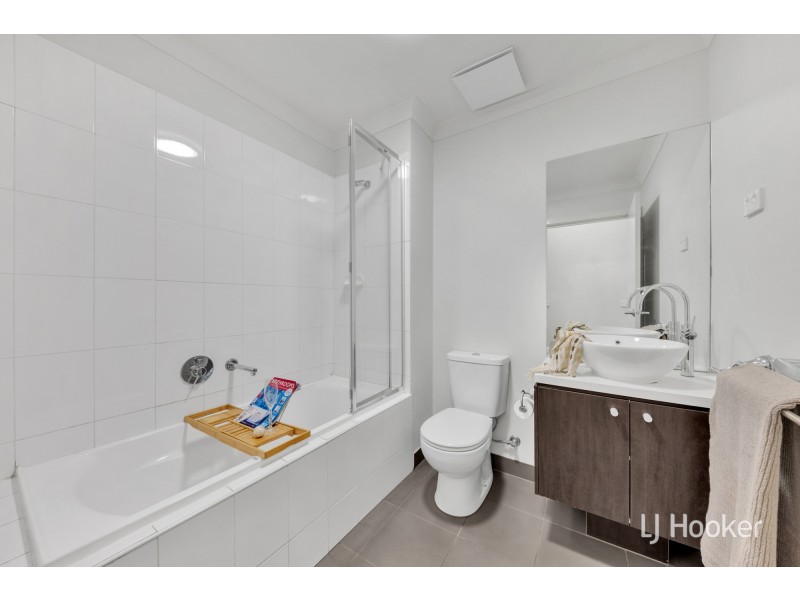 1/37 Tom Roberts Parade, Point Cook VIC 3030