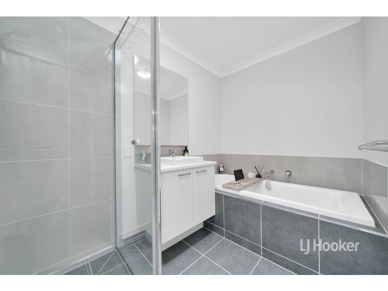 11 Festivity Street, Tarneit VIC 3029