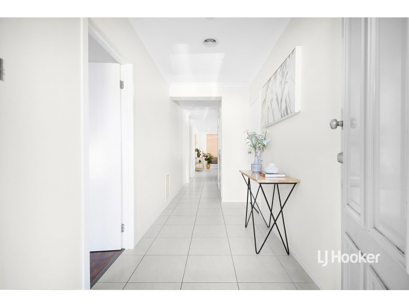 8 Tarcoola Crescent, Sanctuary Lakes VIC 3030