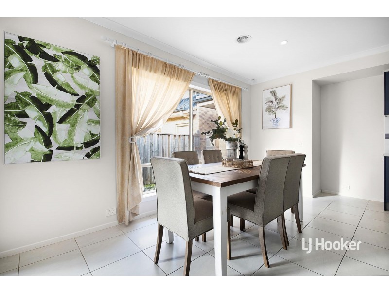 8 Tarcoola Crescent, Sanctuary Lakes VIC 3030