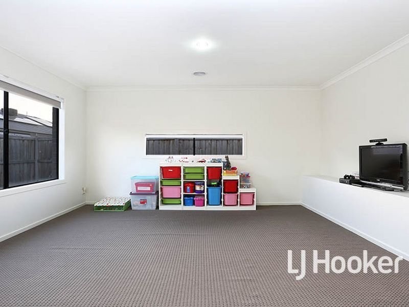 14 Whitecaps Avenue, Point Cook VIC 3030