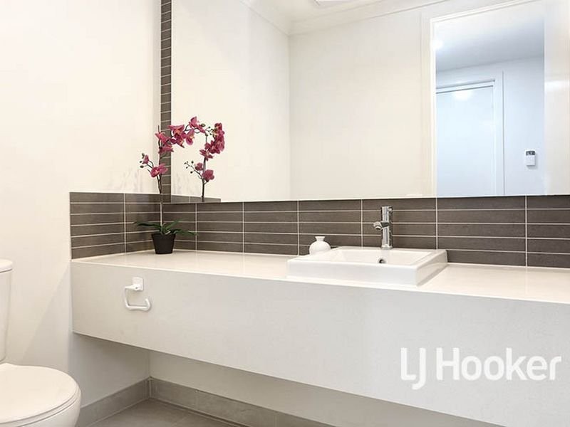 14 Whitecaps Avenue, Point Cook VIC 3030