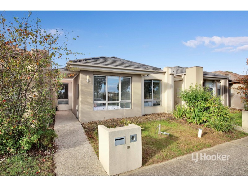 19 Chessington Drive, Williams Landing VIC 3027