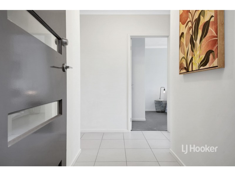 19 Chessington Drive, Williams Landing VIC 3027