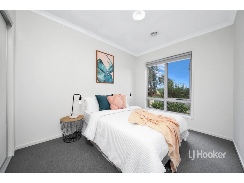 19 Chessington Drive, Williams Landing VIC 3027