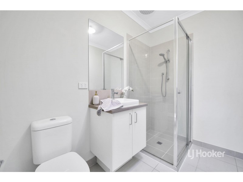 19 Chessington Drive, Williams Landing VIC 3027