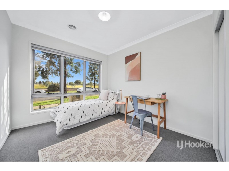 19 Chessington Drive, Williams Landing VIC 3027