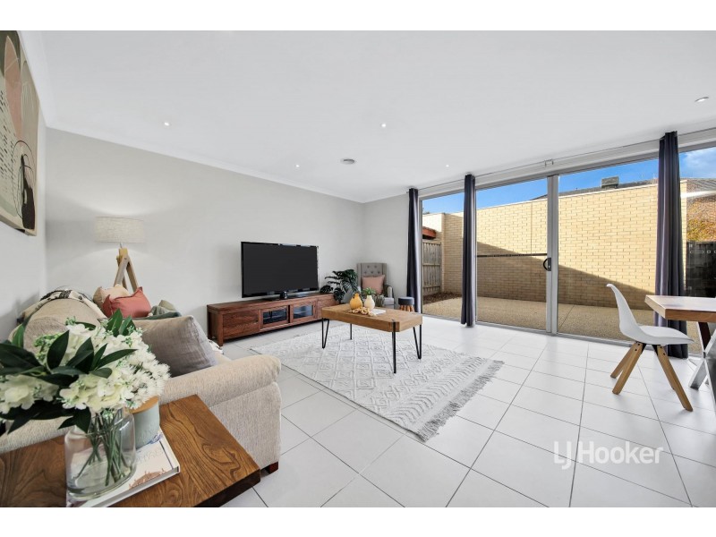 19 Chessington Drive, Williams Landing VIC 3027