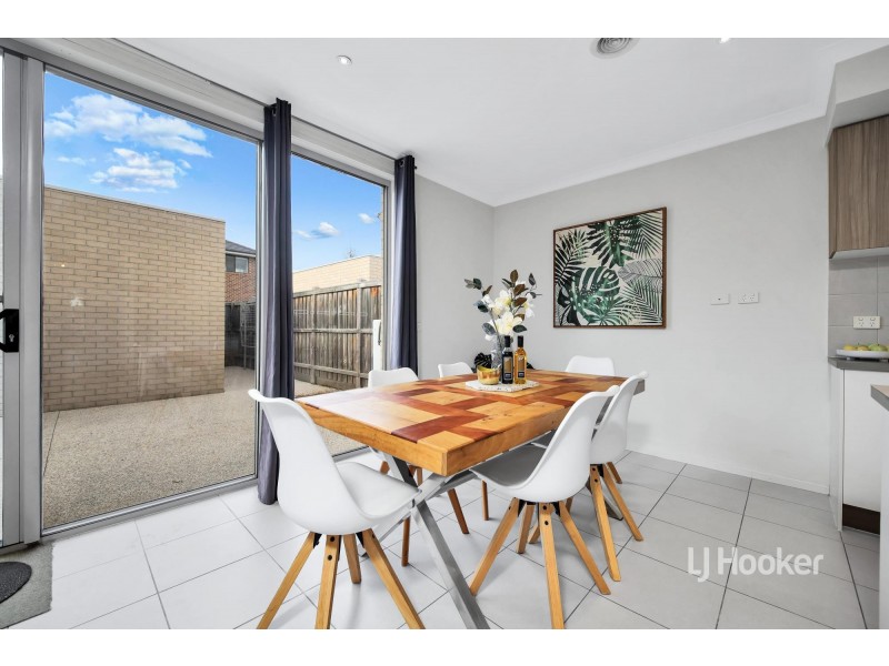 19 Chessington Drive, Williams Landing VIC 3027
