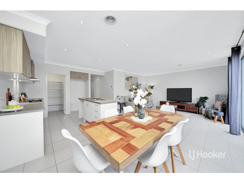 19 Chessington Drive, Williams Landing VIC 3027