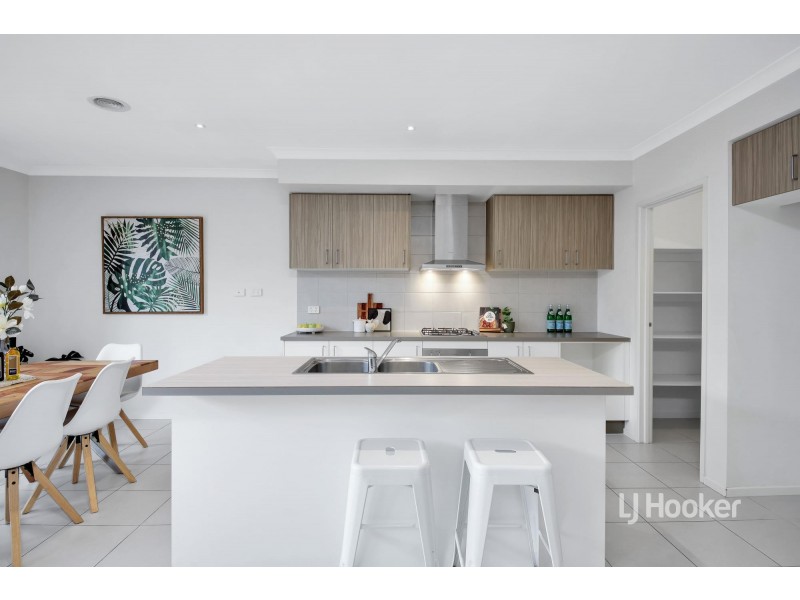 19 Chessington Drive, Williams Landing VIC 3027