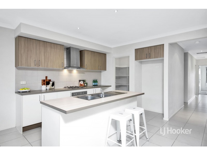 19 Chessington Drive, Williams Landing VIC 3027