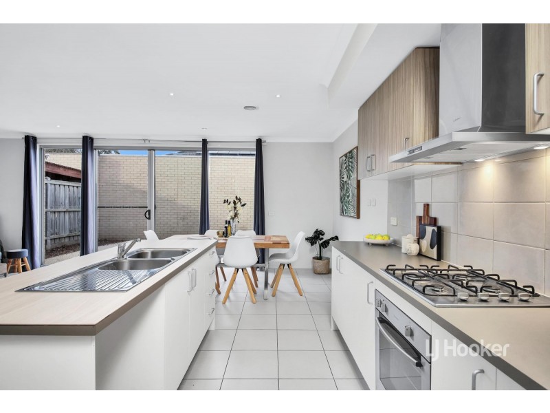 19 Chessington Drive, Williams Landing VIC 3027