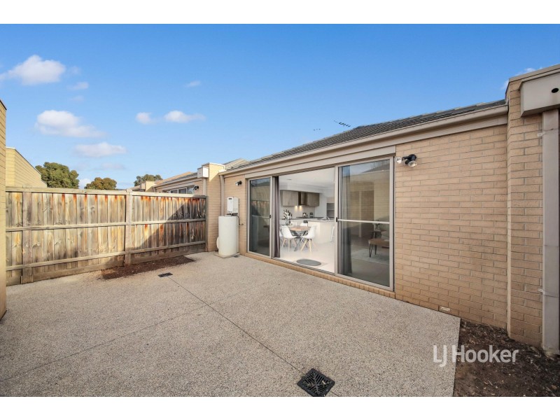 19 Chessington Drive, Williams Landing VIC 3027