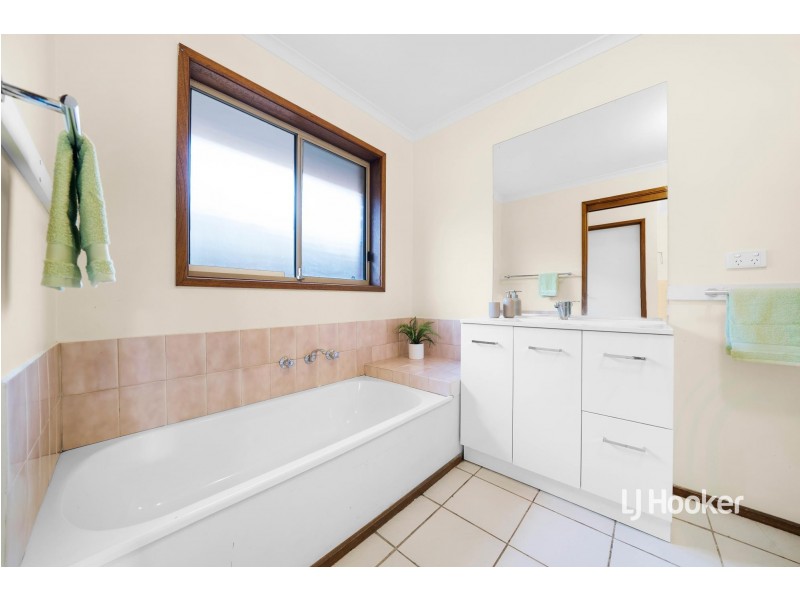 44 Bruce Street South, Altona Meadows VIC 3028