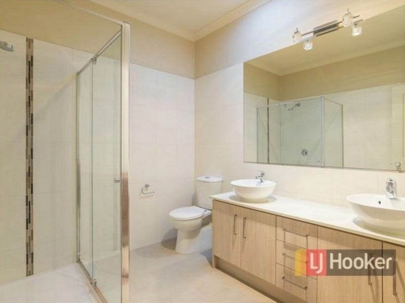 2/22 Yankos Drive, Werribee VIC 3030