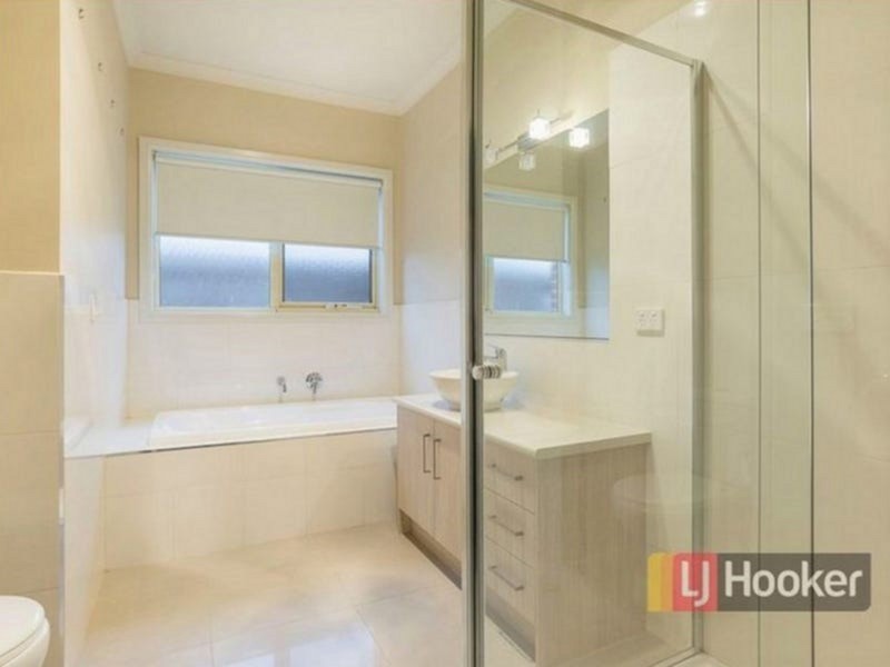 2/22 Yankos Drive, Werribee VIC 3030