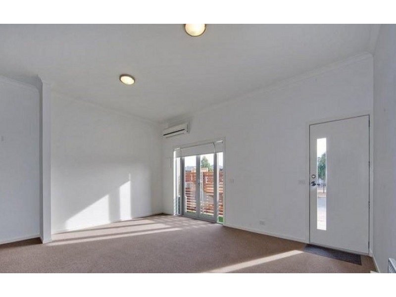 1/17 Tom Roberts Parade, Point Cook VIC 3030