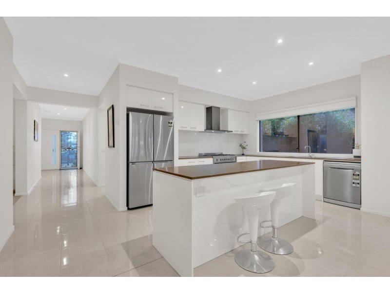 27 Goldeneye Circuit, Werribee VIC 3030