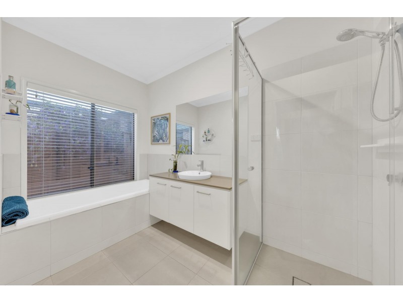 27 Goldeneye Circuit, Werribee VIC 3030