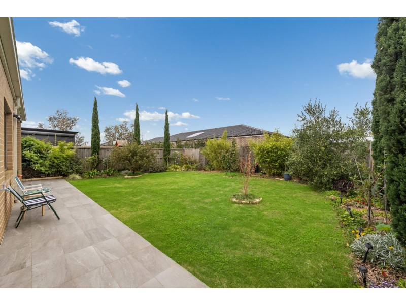 27 Goldeneye Circuit, Werribee VIC 3030