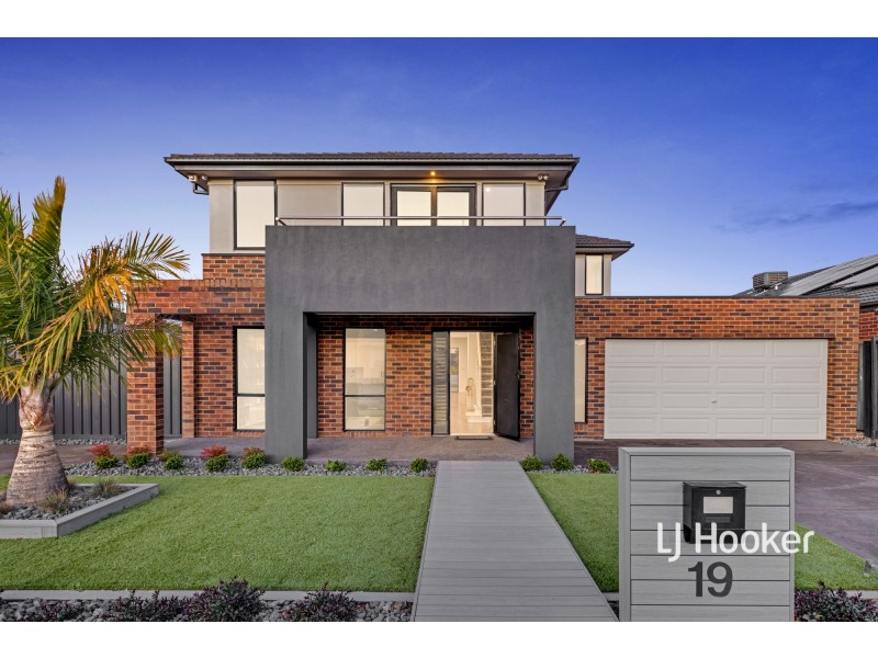19 Holly Drive, Point Cook VIC 3030