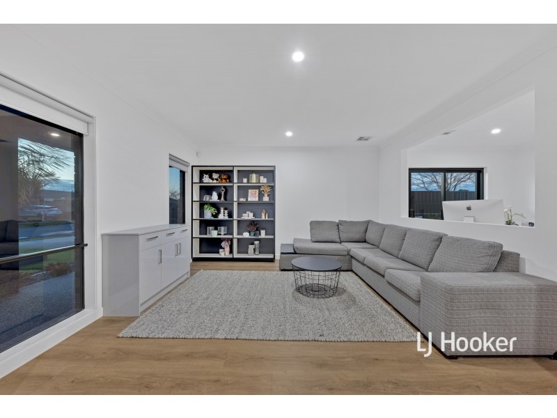 19 Holly Drive, Point Cook VIC 3030