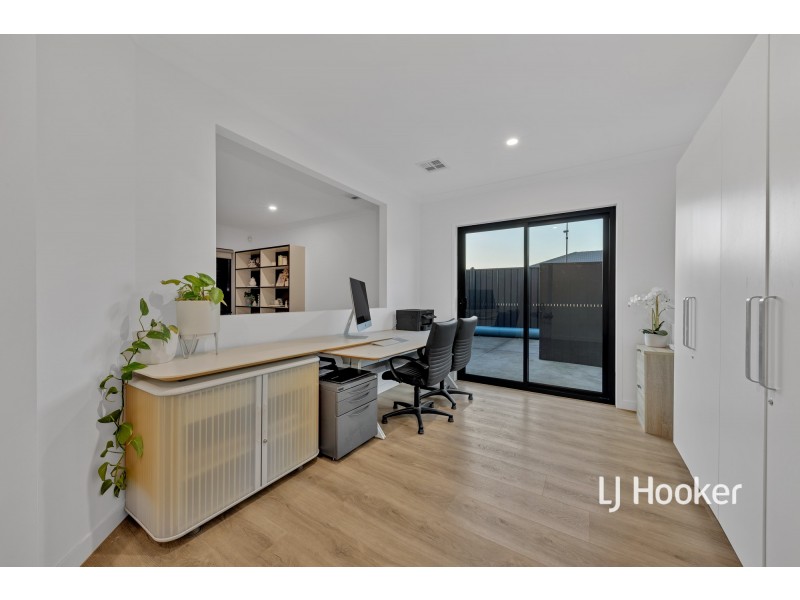 19 Holly Drive, Point Cook VIC 3030