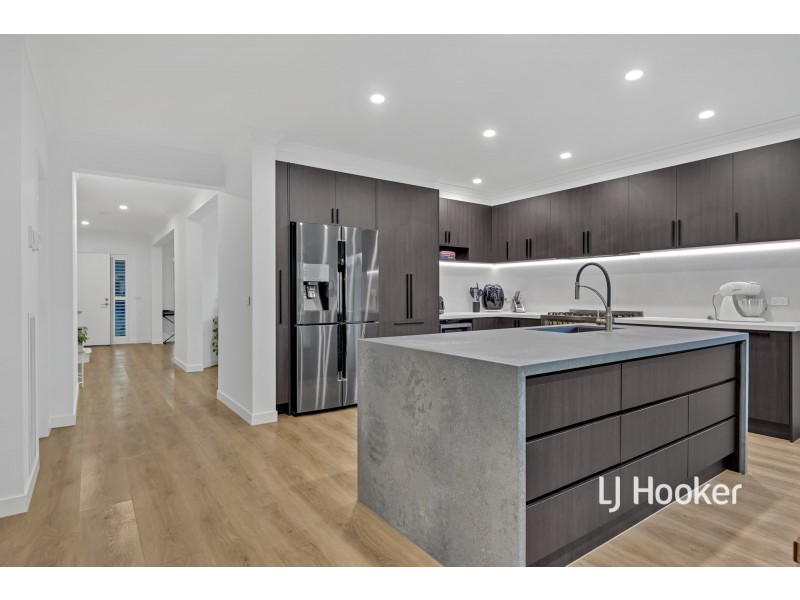 19 Holly Drive, Point Cook VIC 3030