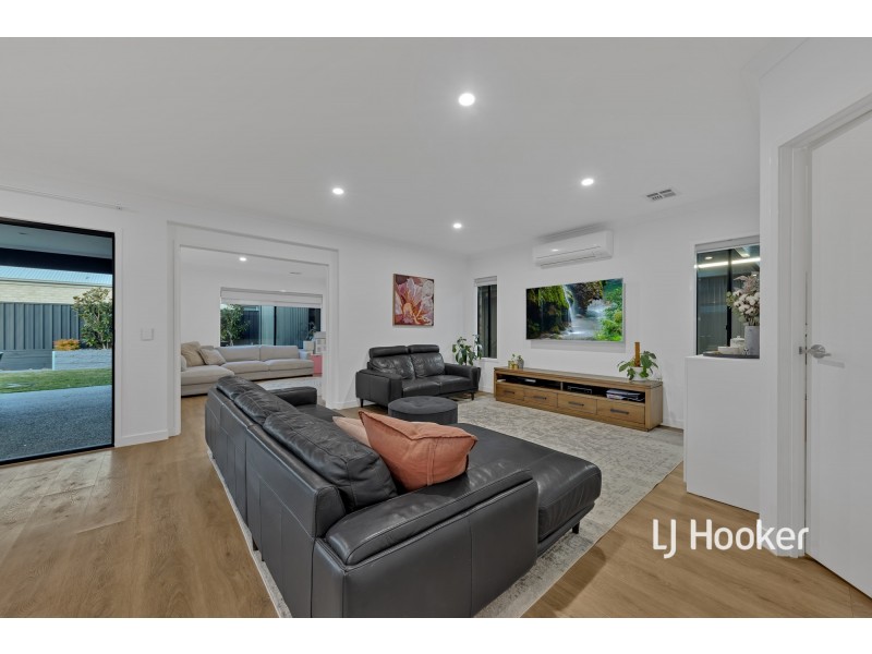 19 Holly Drive, Point Cook VIC 3030