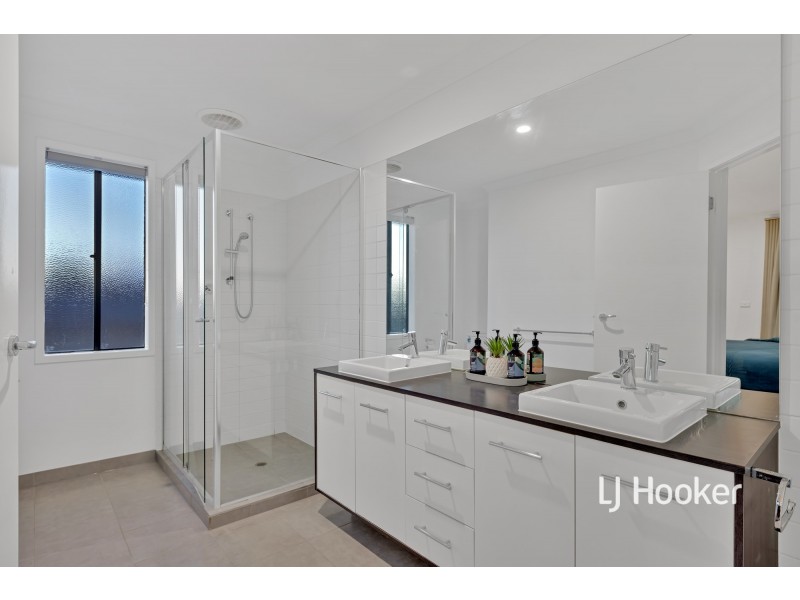 19 Holly Drive, Point Cook VIC 3030