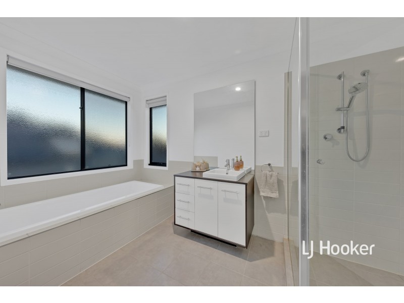 19 Holly Drive, Point Cook VIC 3030