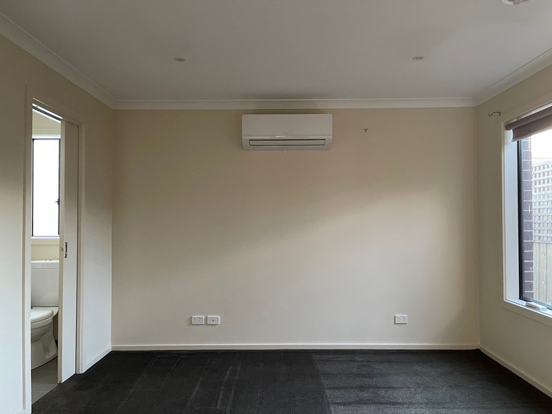 16 Treeleaf Avenue, Point Cook VIC 3030