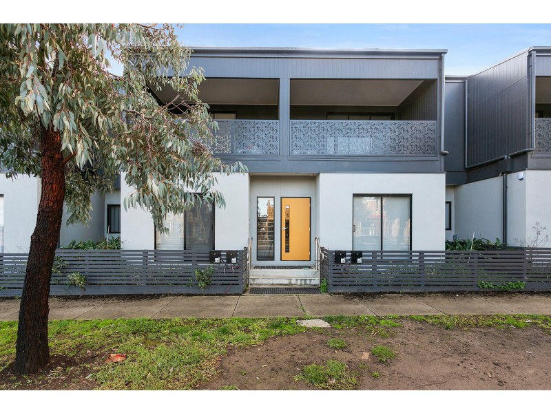 3/132 Grassbird Drive, Point Cook VIC 3030
