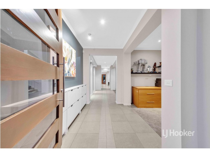 27 Peppertree Drive, Point Cook VIC 3030