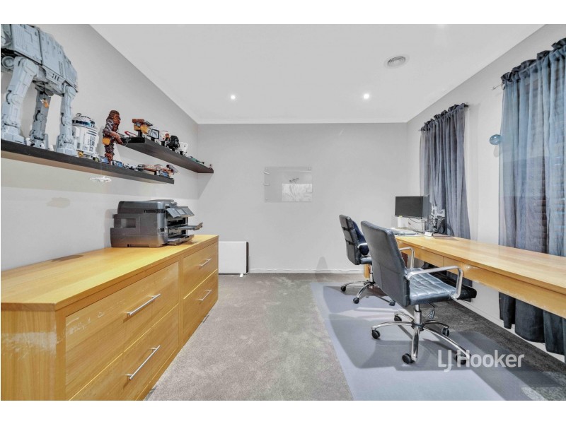 27 Peppertree Drive, Point Cook VIC 3030