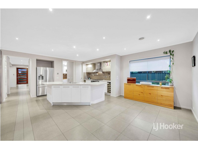 27 Peppertree Drive, Point Cook VIC 3030