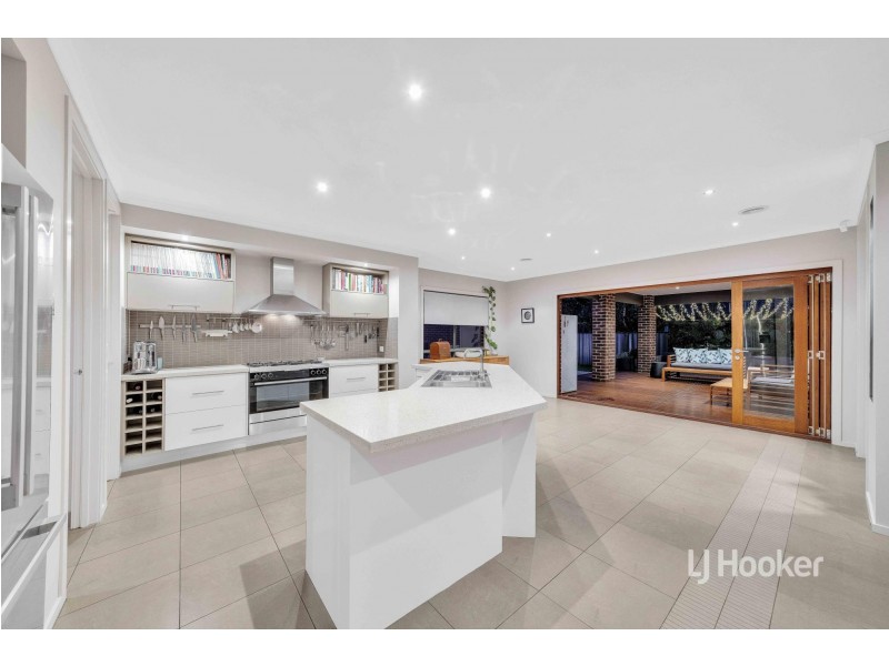27 Peppertree Drive, Point Cook VIC 3030