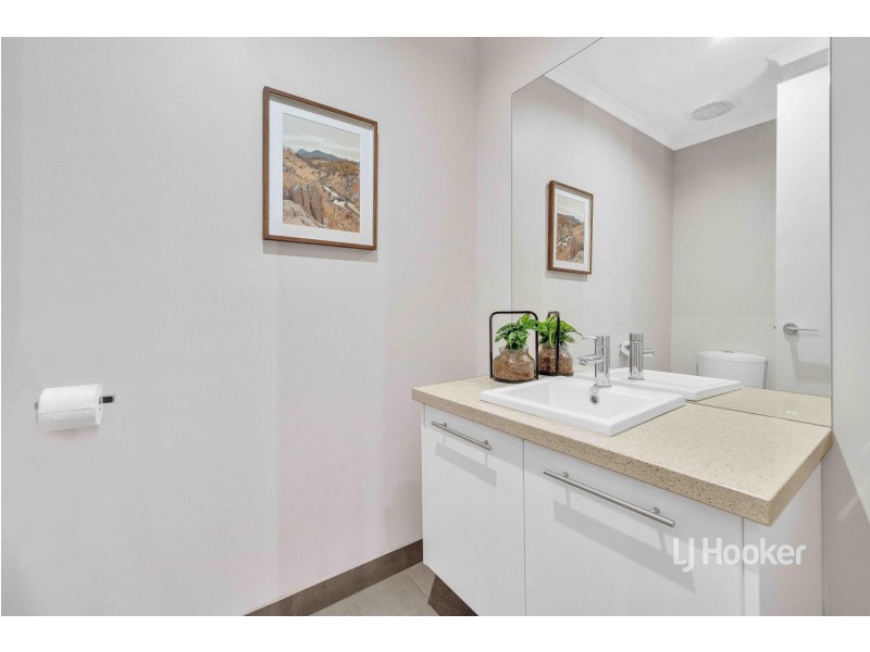27 Peppertree Drive, Point Cook VIC 3030