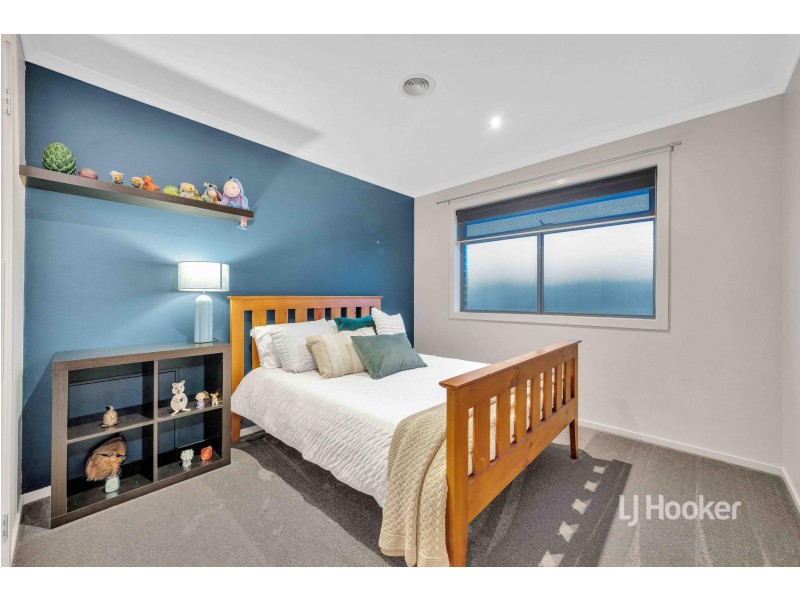 27 Peppertree Drive, Point Cook VIC 3030