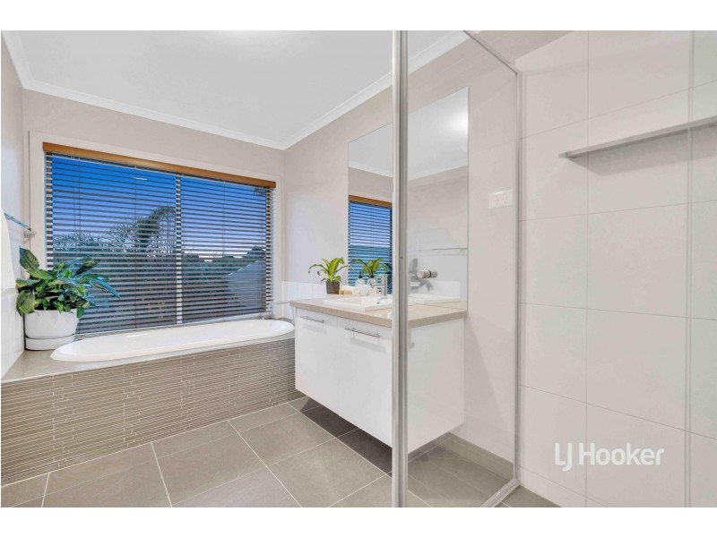 27 Peppertree Drive, Point Cook VIC 3030