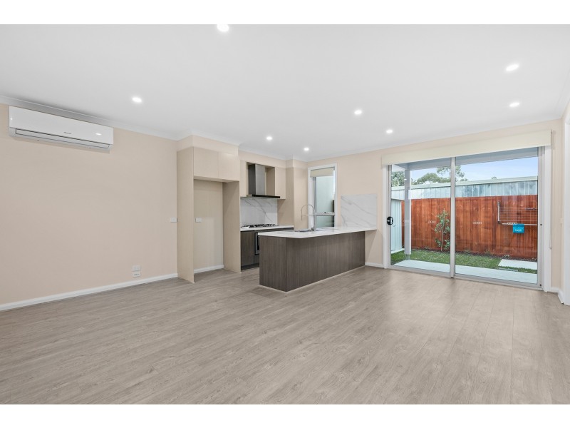 2/24 Heffernan Street, Laverton VIC 3028