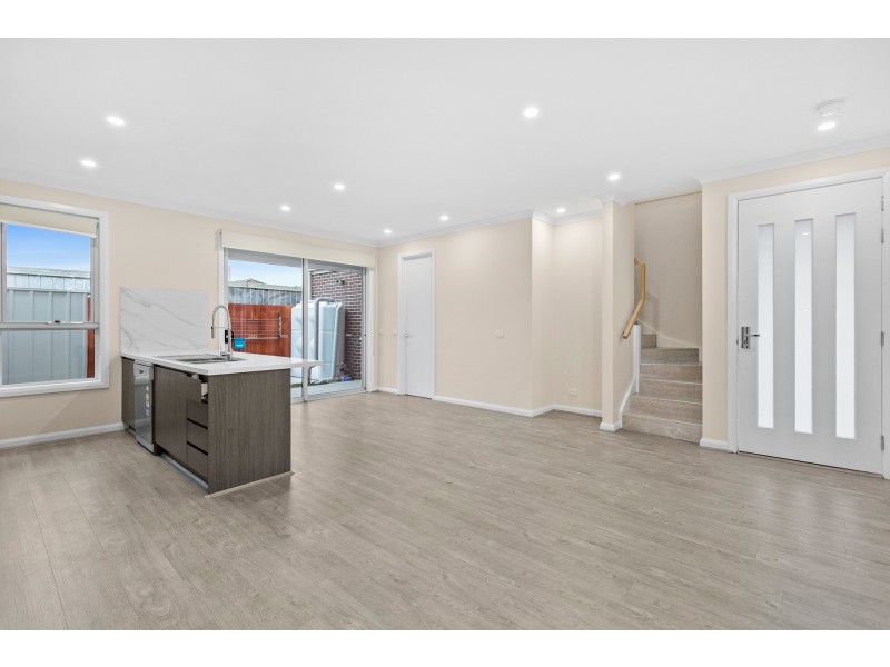 2/24 Heffernan Street, Laverton VIC 3028