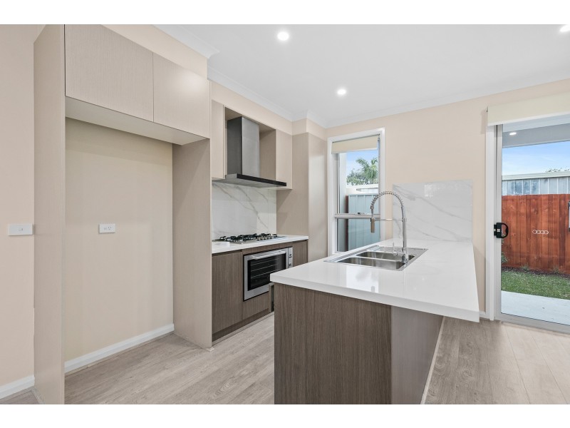 2/24 Heffernan Street, Laverton VIC 3028