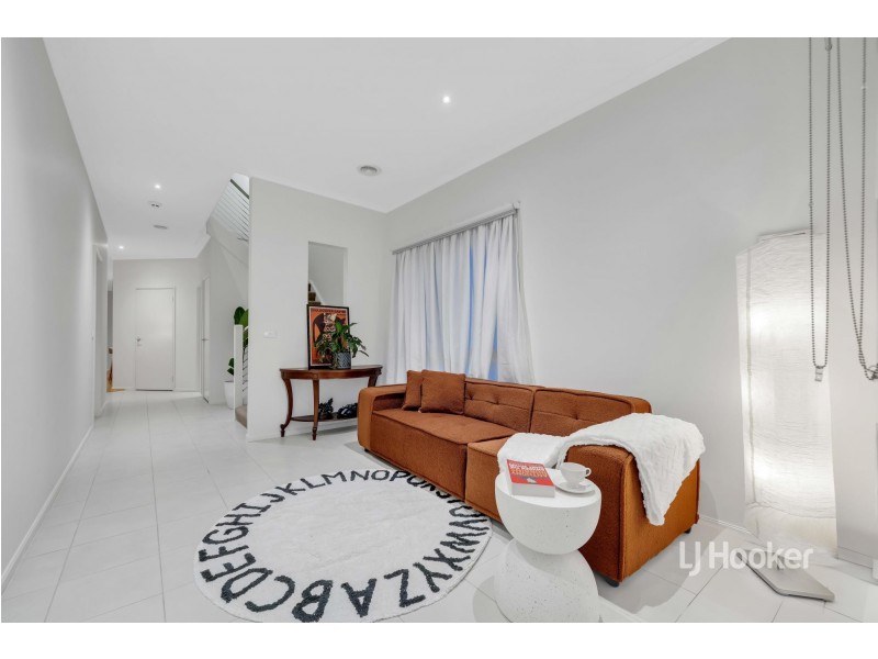 42 Half Moon Terrace, Sanctuary Lakes VIC 3030